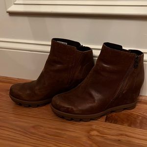 Womens size 8.5 all weather (water proof) sorel booties.
